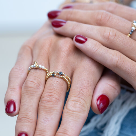 Bague élastique en Argent doré et mini cristaux-Doris – Image 2