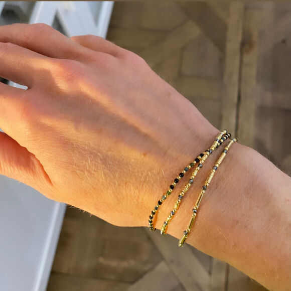 Bracelet élastique en Argent doré et pierres grises - Elie – Image 2