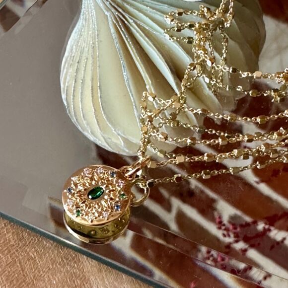 Collier Solène-Talisman doré et pierre verte