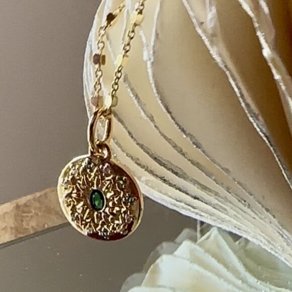 Collier Solène-Talisman doré et pierre verte – Image 4